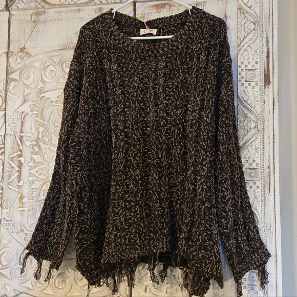 Umgee Tops - Womens Umgee Frayed Black and Cream Textured Sweater Med New